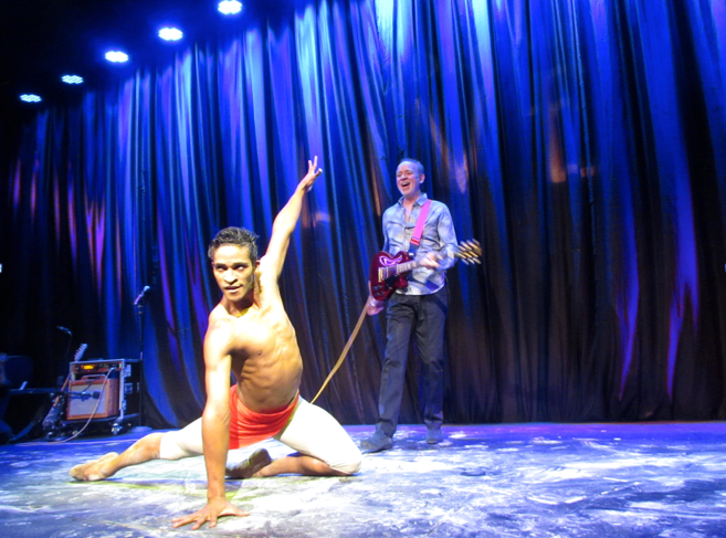 Phil plays new tracks at Children of the Andes fundraiser